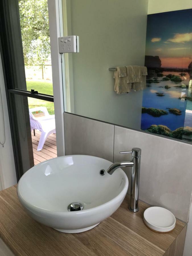 Langleys Port Campbell Hobby Farm Apartment ภายนอก รูปภาพ